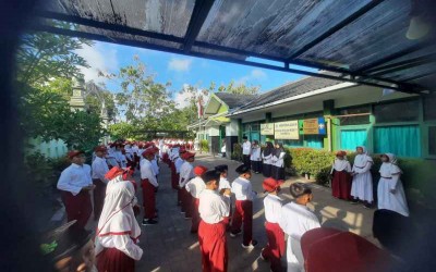 Pesan Bermakna dalam Upacara Senin MIN 11 Gunungkidul