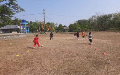 Kembangkan Potensi Atlet Muda, MIN 11 Gunungkidul Rutin Latihan Sepak Bola